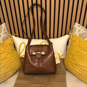 Classic Brown Leather Shoulder Bag with Structured Design